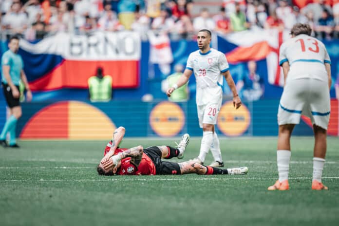 Fußball Herren UEFA-Fußball-Europameisterschaft 2024 Gruppe B Kroatien vs. Albanien 19.06.2024 Guram Kashia ( 4, Georgie