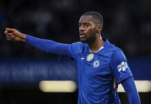 Report: Manchester United offered the chance to sign Chelsea star in surprise move