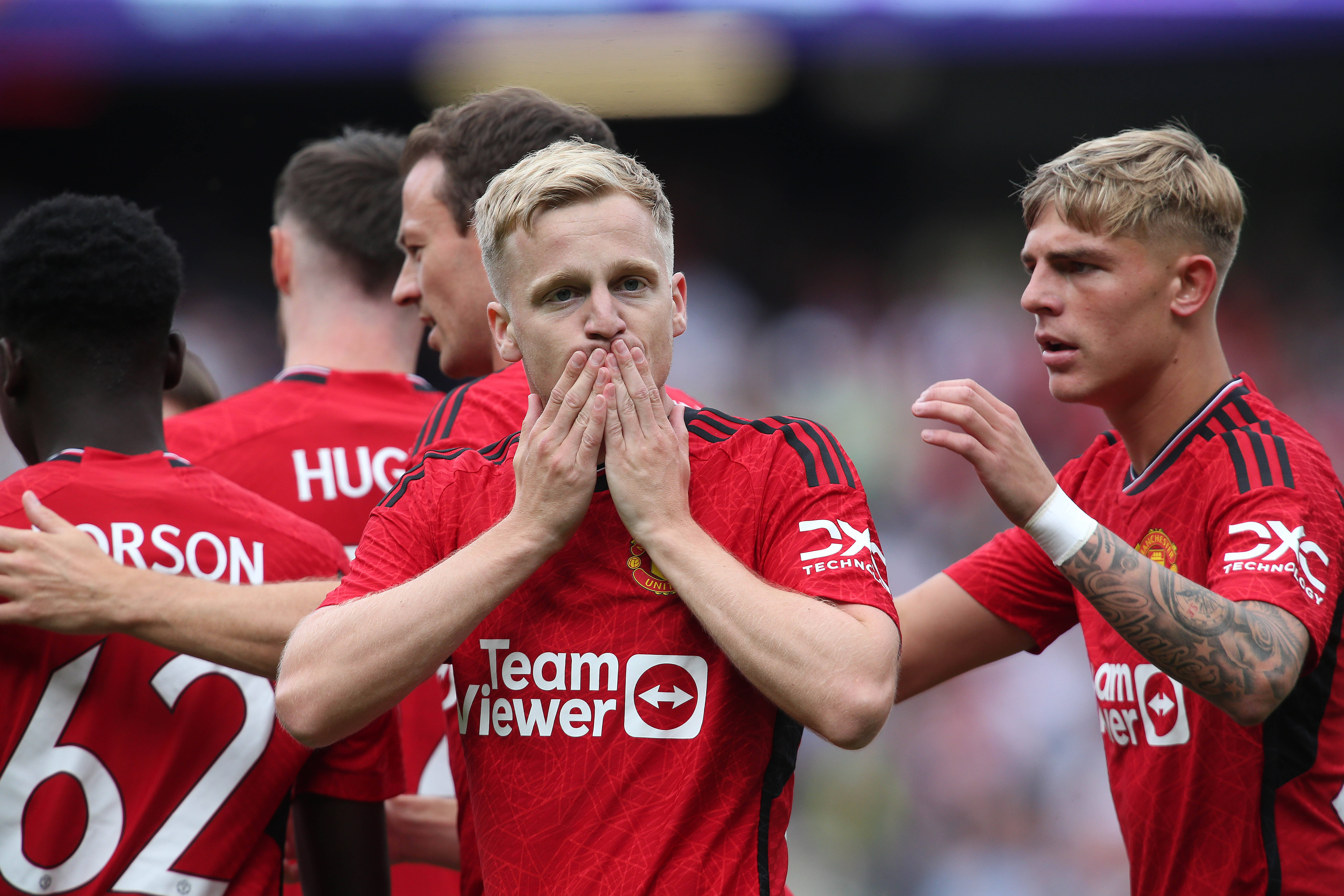 Van de Beek Scores but Expresses Uncertainty at United